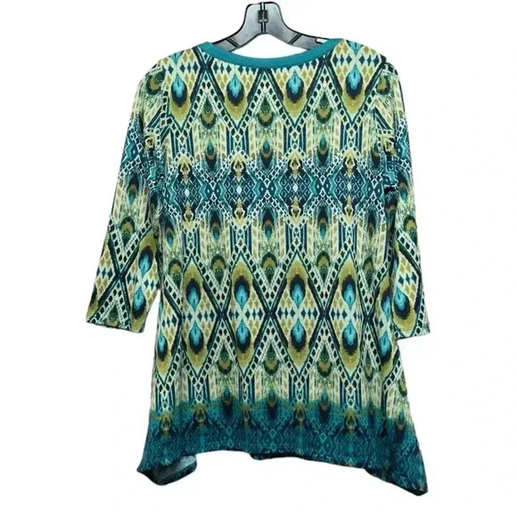 Women’s tunic top size small petite features a bohemian print - Picture 2 of 3